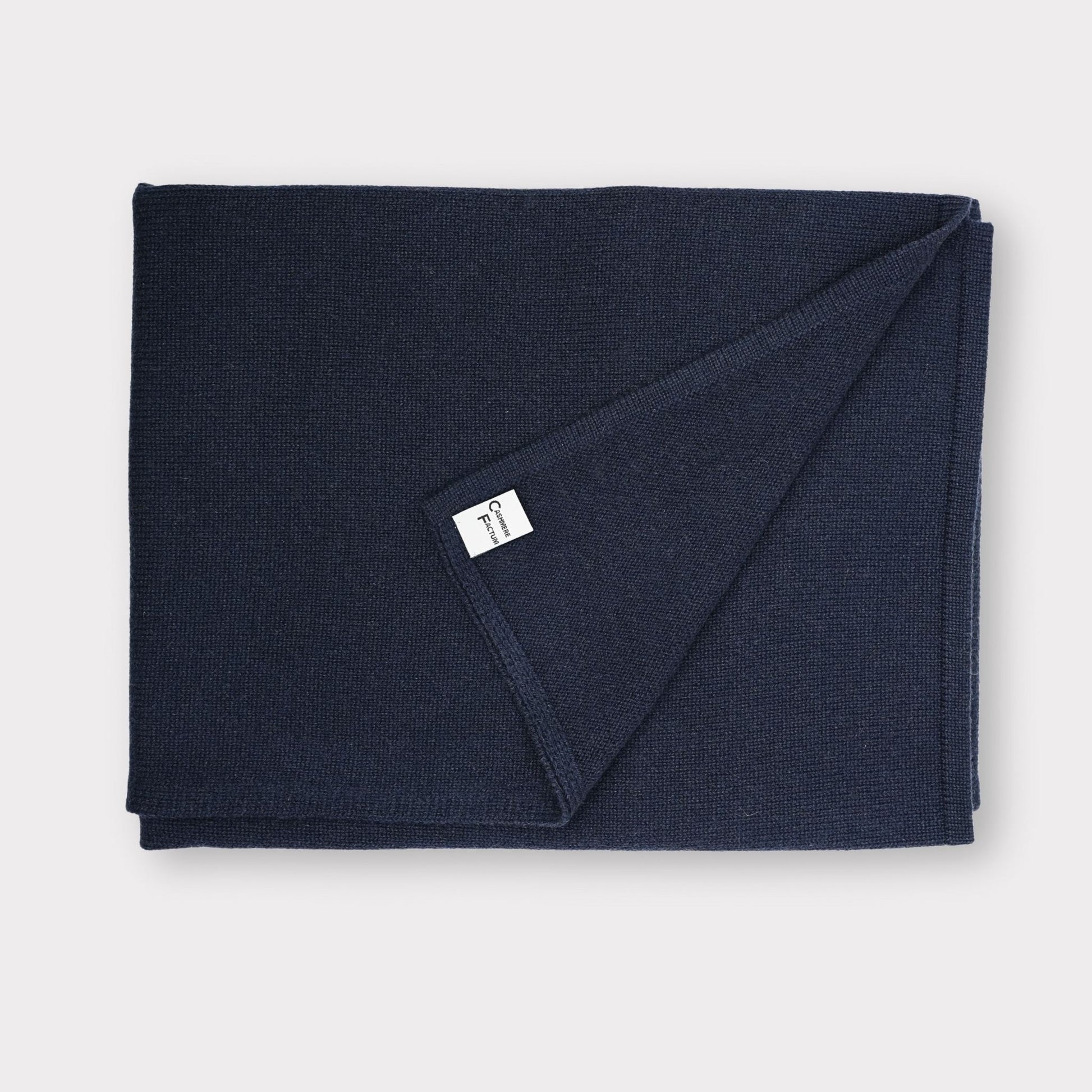 Kaschmirdecke_Babies_Dunkelblau_glatt_rechts_gestrickt_80x85cm